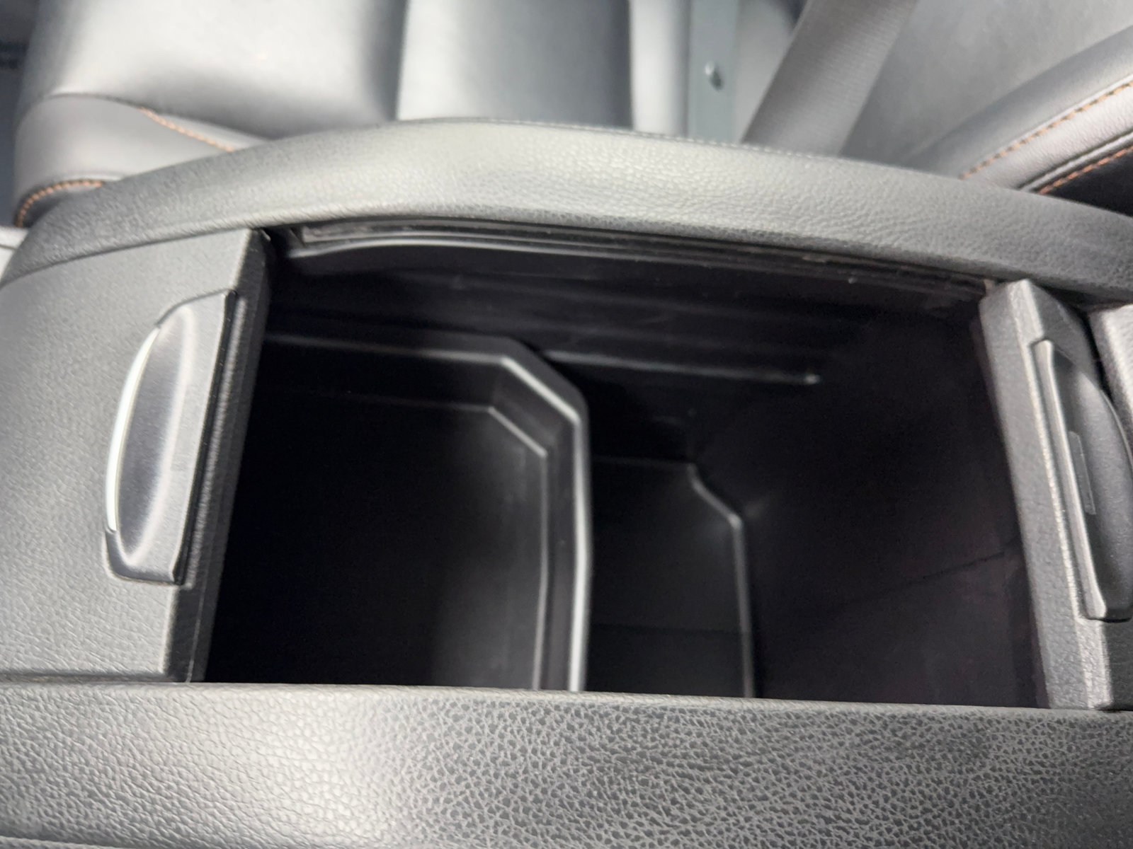 Used 2019 Toyota Highlander XLE AWD/4WD image 23