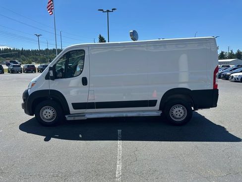 Used 2025 RAM ProMaster 2500 w/ U-Haul Equipment Group FWD image 5