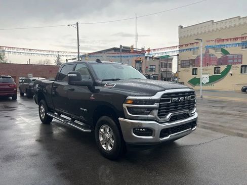 Used 2025 RAM 2500 Big Horn AWD/4WD image 3