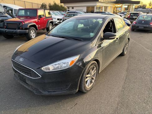 Used 2015 Ford Focus SE image 1