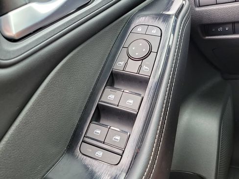 Used 2025 Nissan Rogue SV AWD/4WD image 13