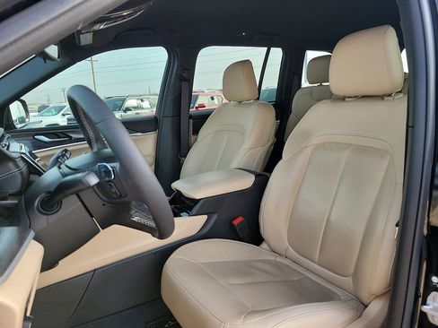 Used 2023 Jeep Grand Cherokee Limited image 11