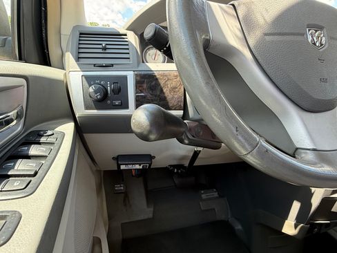 Used 2010 Dodge Grand Caravan SXT w/ Trailer Tow Group FWD image 16