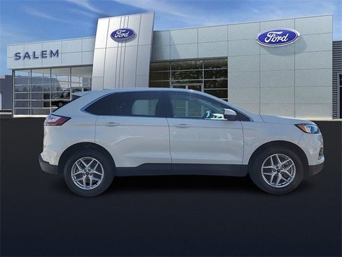 Certified 2022 Ford Edge SEL w/ Convenience Package image 2