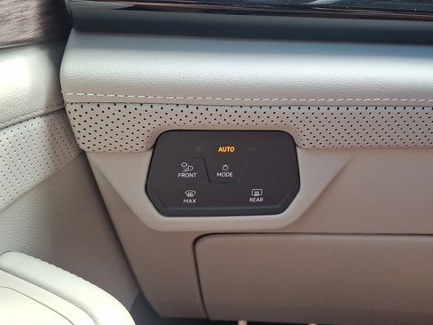 Certified 2025 Volkswagen Atlas SEL Premium R-Line image 23