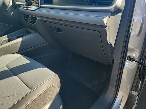 New 2025 Volkswagen Tiguan SE image 41