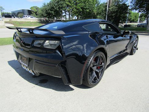 Used 2019 Chevrolet Corvette ZR1 RWD image 5