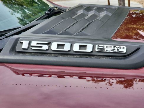 Used 2019 RAM 1500 Laramie AWD/4WD image 11