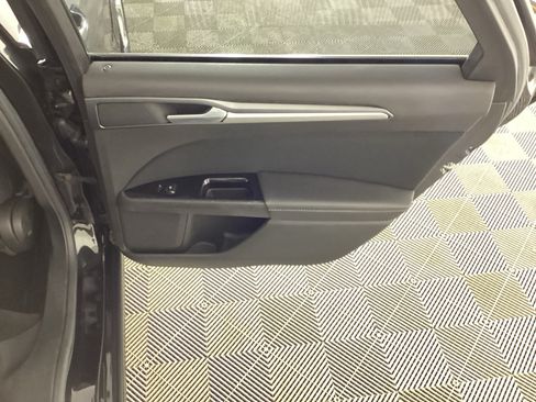 Used 2014 Ford Fusion SE FWD image 11