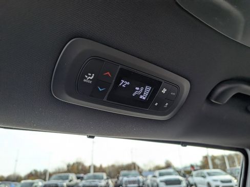 New 2026 Chrysler Pacifica Select image 32