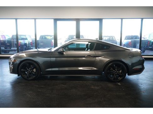 Used 2020 Ford Mustang Coupe RWD image 4