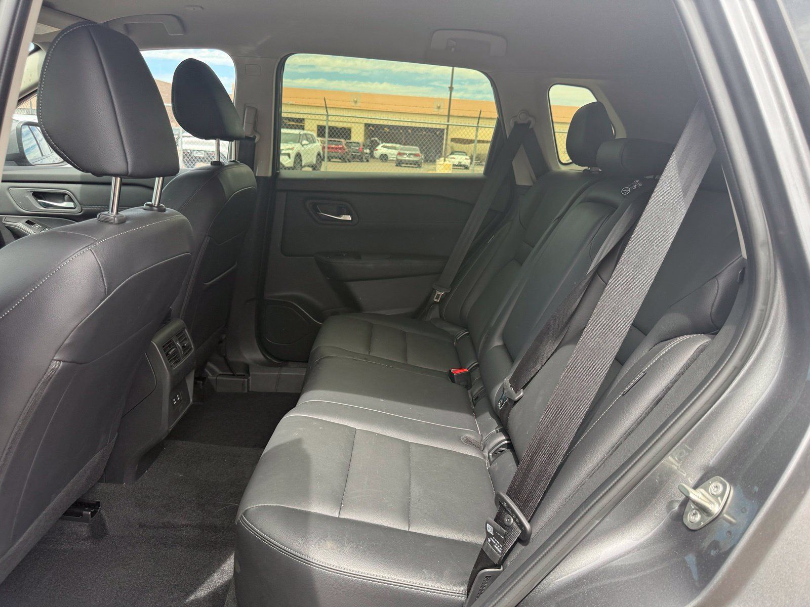Used 2025 Nissan Rogue SL FWD image 8