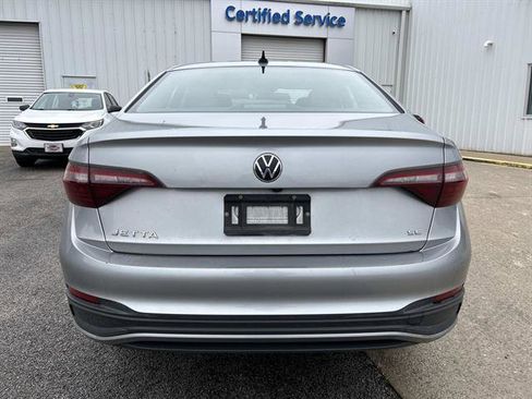 Used 2024 Volkswagen Jetta SE image 5