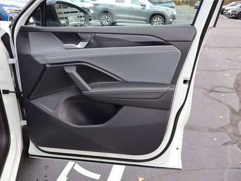 New 2026 Volkswagen Tiguan SE R-Line image 27