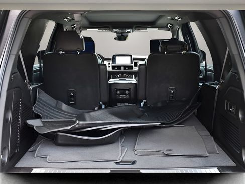 Used 2023 Chevrolet Tahoe Premier w/ Advanced Technology Package AWD/4WD image 24