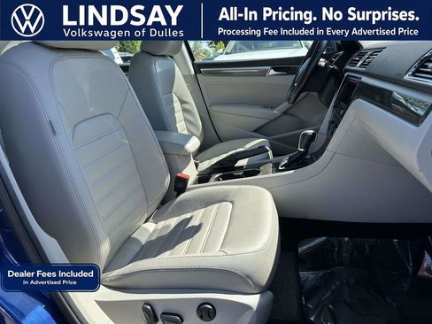 Used 2017 Volkswagen Passat 1.8T SEL Premium FWD image 12