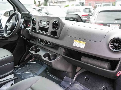 Used 2025 Mercedes-Benz Sprinter 2500 image 15