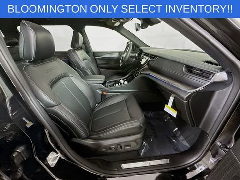 New 2025 Jeep Grand Cherokee L Overland w/ Trailer Tow Package AWD/4WD image 30
