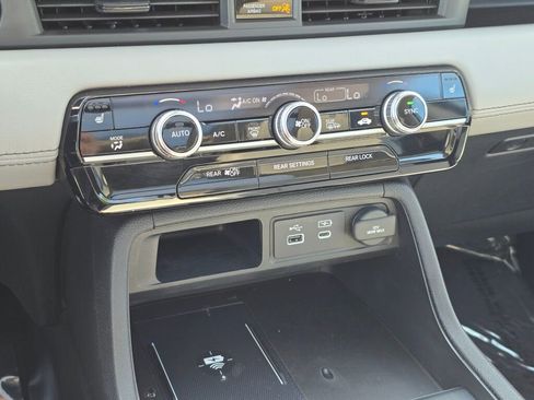 Certified 2023 Honda Pilot Touring image 24