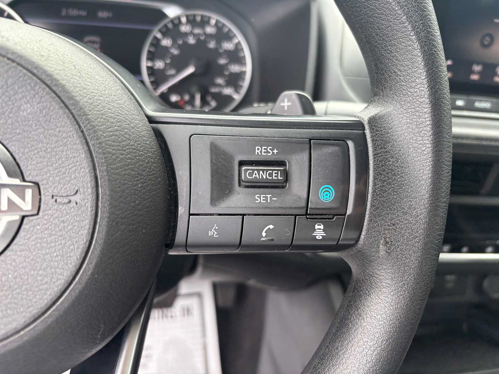 Used 2024 Nissan Rogue SV AWD/4WD image 23