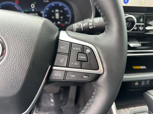Used 2025 Toyota Highlander Platinum image 20