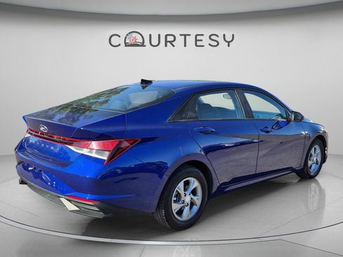 Certified 2021 Hyundai Elantra SE FWD image 5