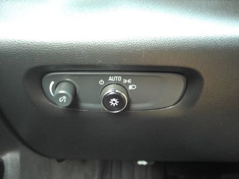 Used 2022 Chevrolet Traverse LS FWD image 33