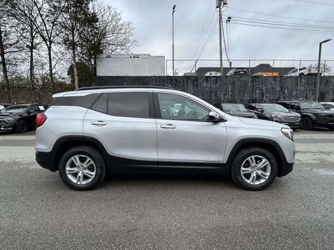 Used 2021 GMC Terrain SLE w/ Driver Convenience Package image 2