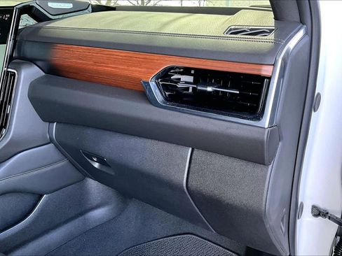 Used 2025 GMC Yukon XL Denali w/ Sun & Power Step Package image 19