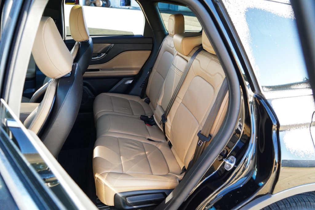 Used 2022 Lincoln Corsair Reserve w/ Elements Package FWD image 9