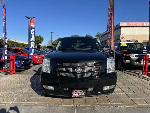 Used 2012 Cadillac Escalade Premium image 3