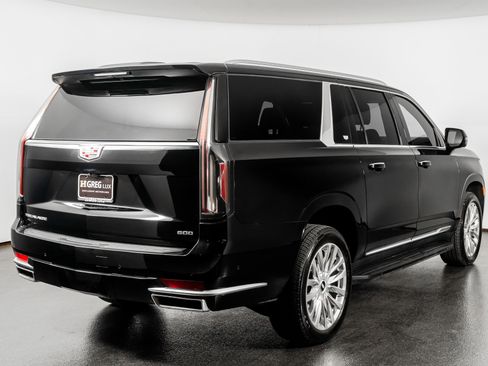 Used 2024 Cadillac Escalade ESV Premium Luxury image 10