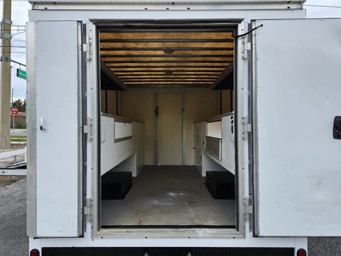 Used 2018 Ford E-350 and Econoline 350 Super Duty w/ Power Windows & Locks Group image 29