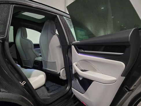 New 2025 Porsche Macan 4S Electric image 16