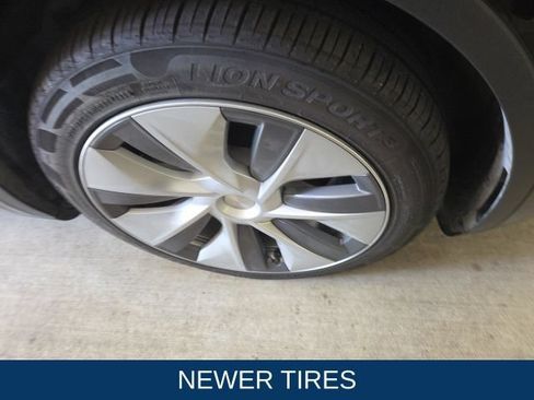 Used 2023 Tesla Model Y Long Range AWD/4WD image 3