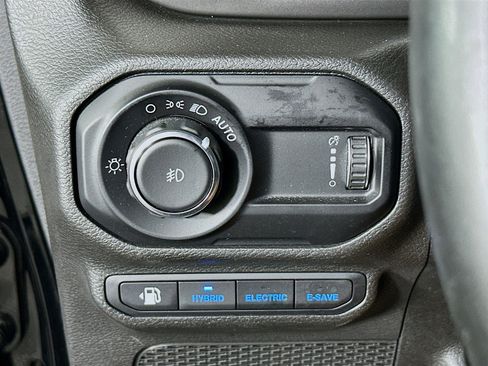 Used 2023 Jeep Wrangler Unlimited w/ Sun & Screen Package AWD/4WD image 16