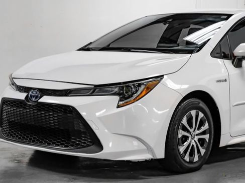 Used 2021 Toyota Corolla LE image 9