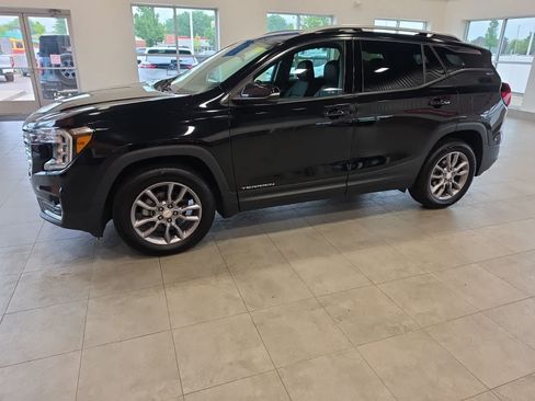 Used 2022 GMC Terrain SLT w/ Infotainment Package II AWD/4WD image 16