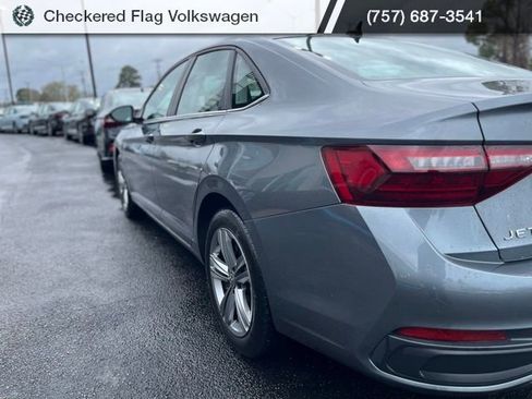 Used 2024 Volkswagen Jetta SE image 8