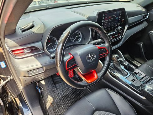 Used 2021 Toyota Highlander XSE FWD image 14