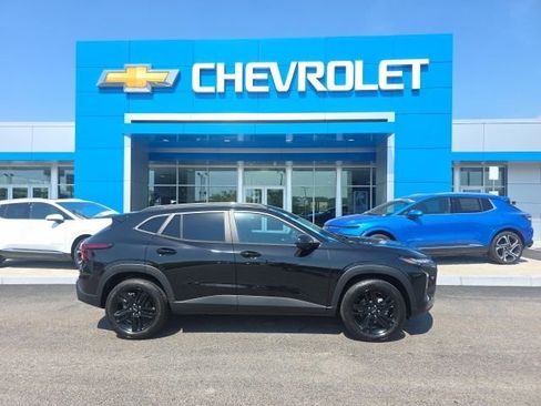 New 2026 Chevrolet Trax ACTIV w/ Driver Confidence Package FWD image 2