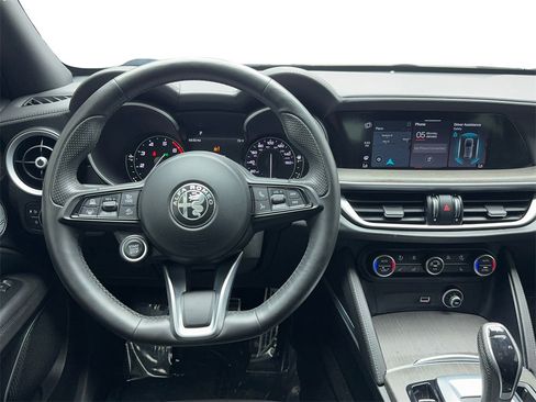 Used 2022 Alfa Romeo Stelvio Ti image 13