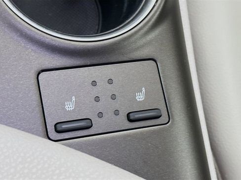 Used 2021 Toyota Camry XLE w/ Cold Weather Package image 19