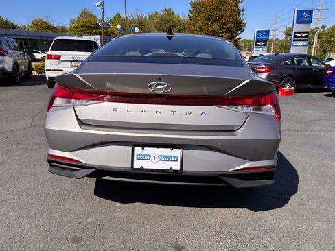 Used 2023 Hyundai Elantra SEL w/ Convenience Package FWD image 6