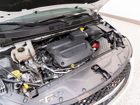 Used 2023 Chrysler Pacifica Touring-L FWD image 33