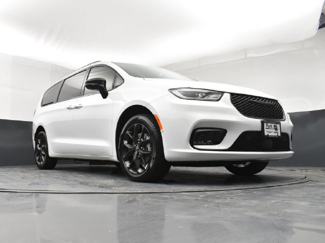 New 2026 Chrysler Pacifica Select w/ S Appearance Package AWD/4WD image 19