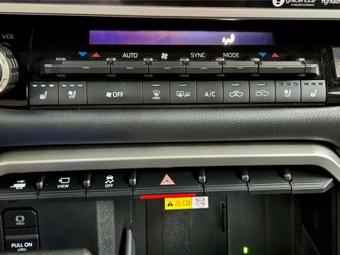 Used 2023 Toyota Tundra Limited AWD/4WD image 31