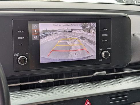 Used 2024 Kia Carnival LX image 20