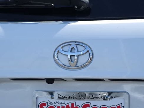 Used 2022 Toyota Highlander XLE FWD image 9