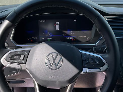 Used 2022 Volkswagen Tiguan SE w/ Panoramic Sunroof Package AWD/4WD image 11
